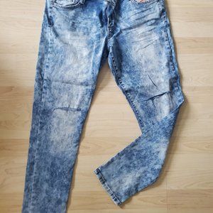 Arizona Jeggings NWT Knee Cuts